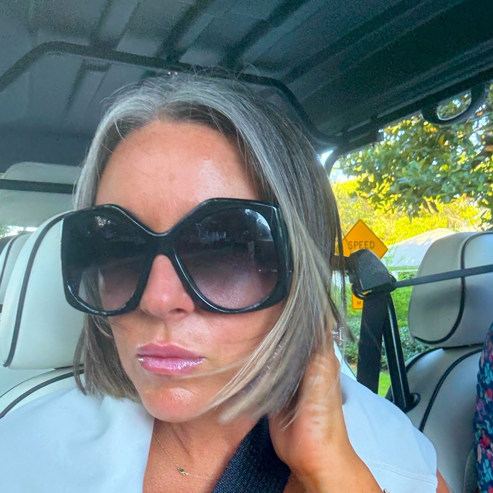 Meet your Posher, Nikki 
Nicoleoakley_xo